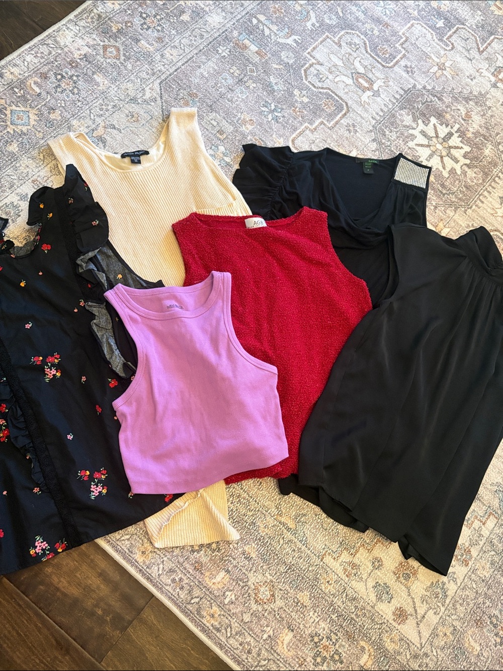 Women's Bundle of 6 blouses/tank tops! XS-M